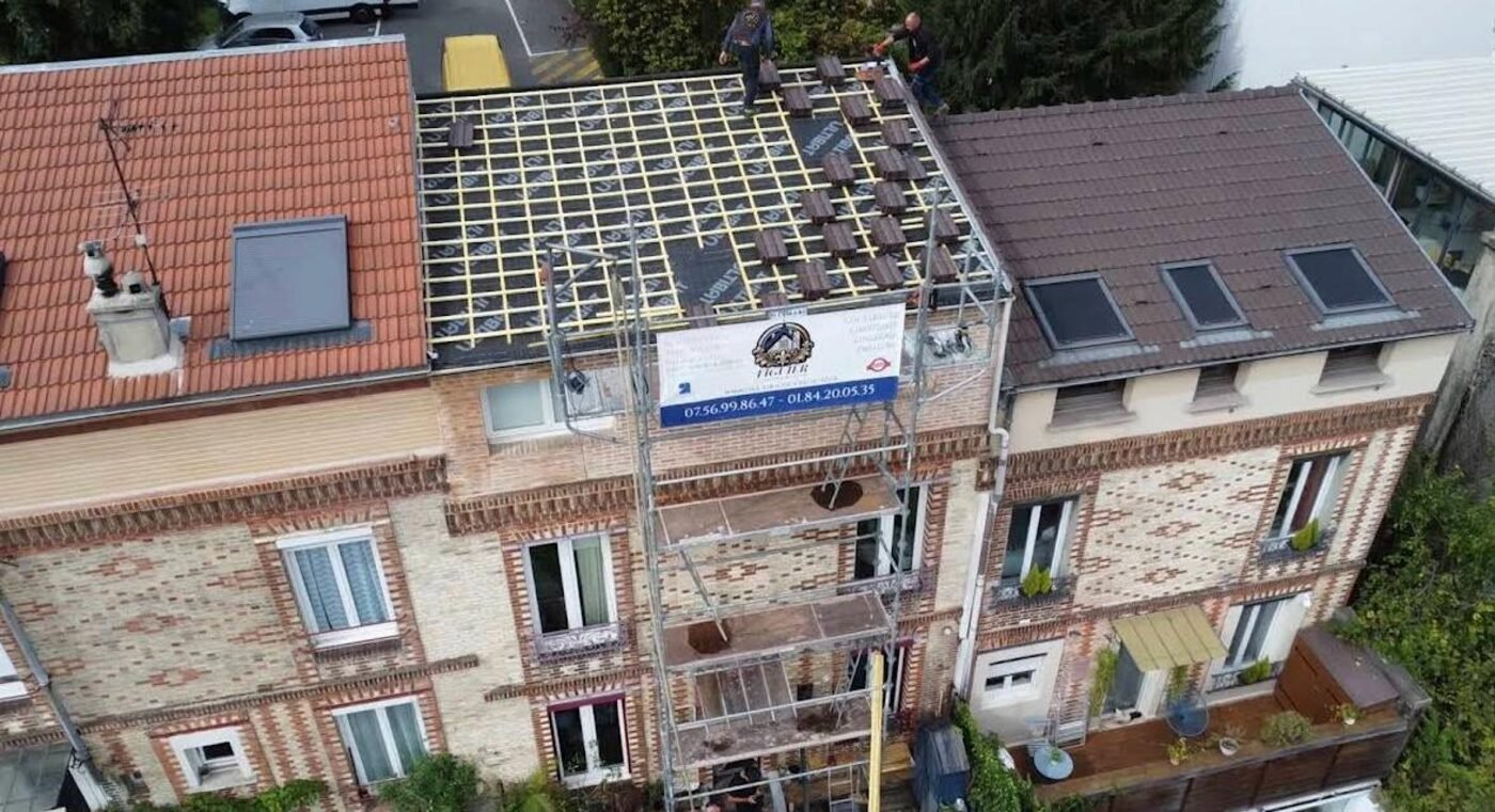 Chantier de couverture mené par l'équipe FIGUIER en Île-de-France